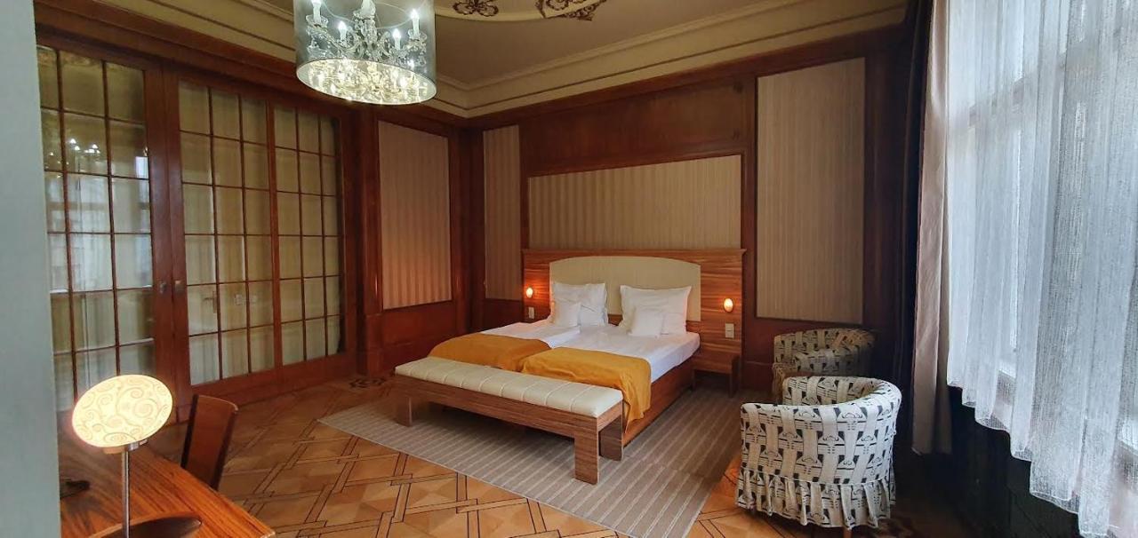Hotel Okresni Dum Hradec Kralove Bagian luar foto