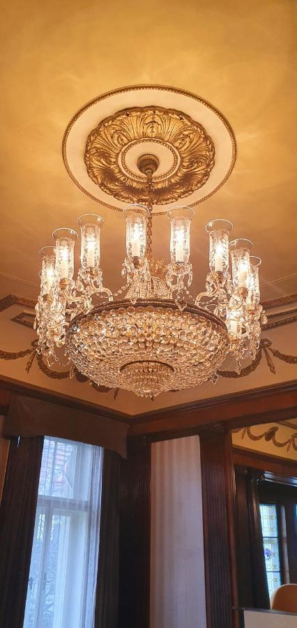 Hotel Okresni Dum Hradec Kralove Bagian luar foto