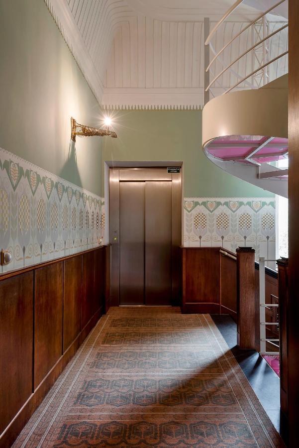 Hotel Okresni Dum Hradec Kralove Bagian luar foto