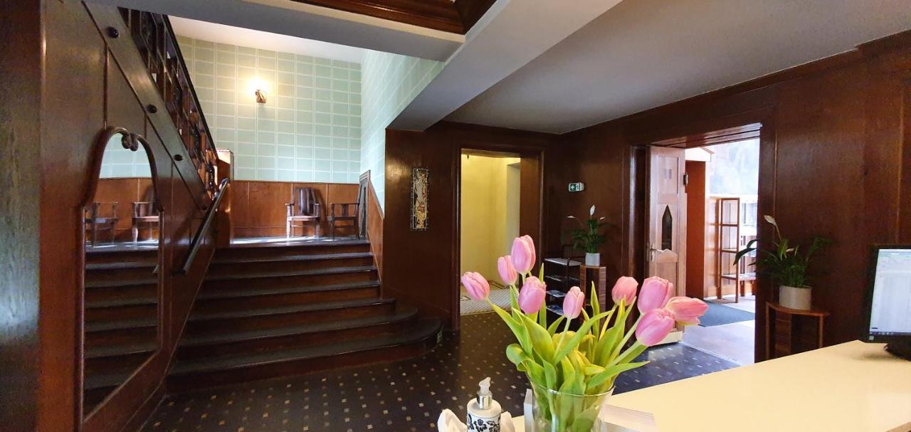 Hotel Okresni Dum Hradec Kralove Bagian luar foto